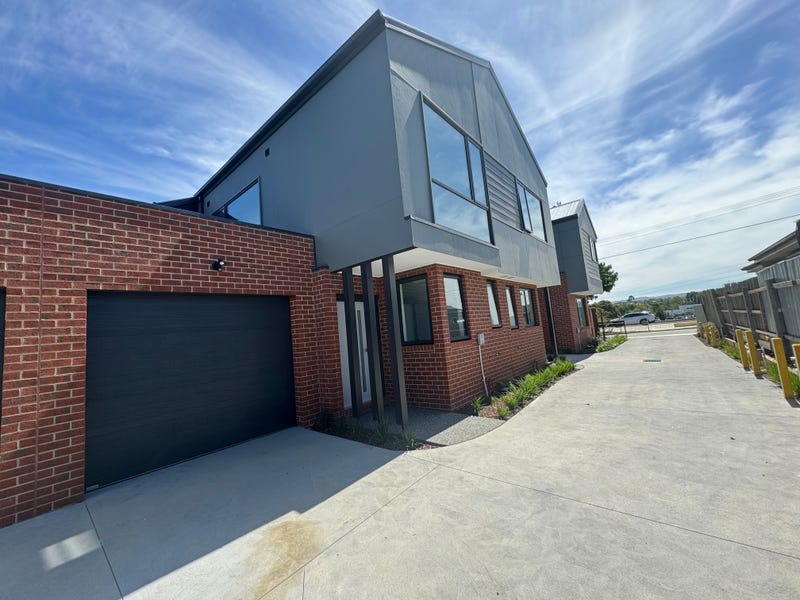 Townhouse in the heart of Narre Warren.