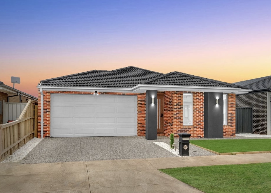 Brand New Modern Family Home in a Peaceful, Growing Rockbank Location